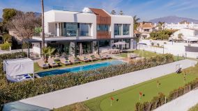 Villa for sale in El Saladillo, Estepona Est