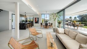 Villa for sale in La Cerquilla, Nueva Andalucia