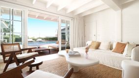 Villa for sale in Nueva Atalaya, Estepona East