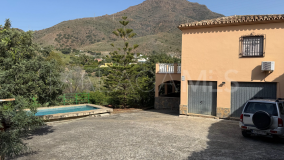 Villa en venta en Estepona