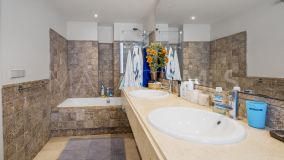 Zweistöckiges Penthouse zu verkaufen in Los Flamingos Golf, Benahavis
