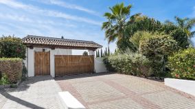 Villa for sale in Altos del Paraiso, Benahavis