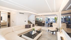 Town House for sale in Los Naranjos, Nueva Andalucia
