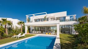 Villa for sale in Cabopino, Marbella Est