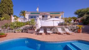 Located in Valle del Sol (Guadalmina Alta) this exquisite villa has 3 double bedrooms, 3 bathrooms and has been fully refurbished.