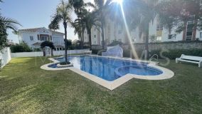 Villa en venta en Atalaya, Estepona