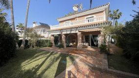 Villa en venta en Atalaya, Estepona