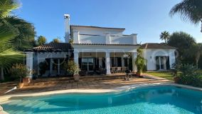 Charming villa in Sotogrande Alto, 4 bedroom, 3 bathrooms with beautiful views. Ideal as a beautiful family home.