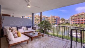 Comprar apartamento planta baja con 4 dormitorios en Sotogrande Puerto Deportivo