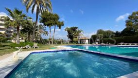 Apartamento en venta en Atalaya Golf, Estepona