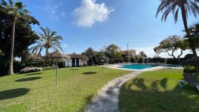 Apartamento en venta en Atalaya Golf, Estepona