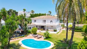 Spectacular 6 bedroom family villa located in Guadalmina Alta.