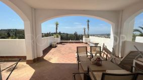 Fantastic investment opportunity! 3 bedroom, 3 bathroom townhouse located in Club Sierra, Marbella Golden Mile.