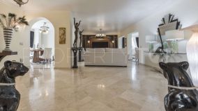 For sale penthouse with 2 bedrooms in Guadalmina Alta
