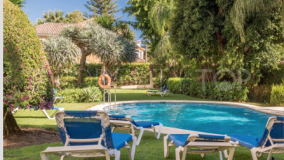 An Art Deco penthouse with 3 bedrooms and private pool in Terrazas del Golf, Guadalmina Alta.