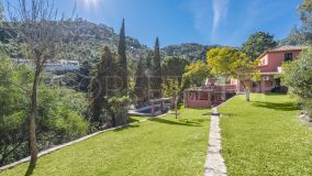 A wonderful opportunity to purchase a large plot containing two villas in Benahavis!