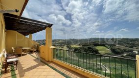 Fabulous golf views and the lake of Los Gazules, this spacious 2 bedroom, 2 bathroom penthouse in Los Gazules de Almenara, Sotogrande Alto .