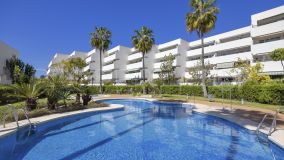 Fabulous 2 bedroom, 2 bathroom bright and airy apartment very close to all amenities, in the highly regarded area of Guadalmina Baja.
