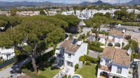 Villa for sale in Estepona
