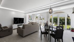 Villa for sale in Estepona