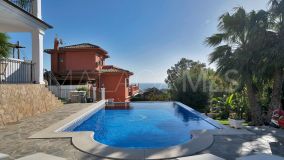Villa for sale in Benalmadena