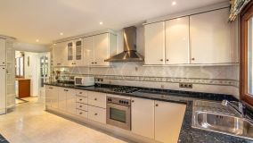 Villa for sale in New Golden Mile, Estepona Est