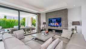Villa for sale in El Paraiso, Estepona East