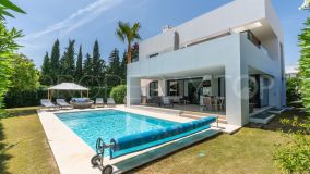 Villa for sale in El Paraiso, 1,950,000 €