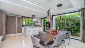 Villa for sale in El Paraiso, Estepona East