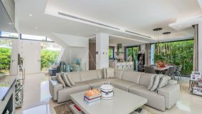 Villa for sale in El Paraiso, Estepona East