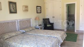 Comprar atico duplex de 4 dormitorios en Alhambra del Golf