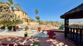 Villa for sale in La Duquesa Golf, Manilva