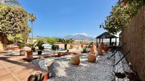 Villa for sale in La Duquesa Golf, Manilva
