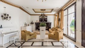 Villa for sale in Hacienda las Chapas, Marbella Est