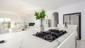 Villa for sale in Bel Air, Estepona Est