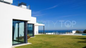 Buy villa in Alcaidesa Costa with 5 bedrooms