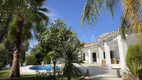 Villa for sale in El Herrojo, Benahavis