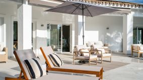 Villa for sale in El Herrojo, Benahavis