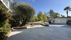 Villa for sale in El Herrojo, Benahavis