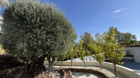 Villa for sale in El Herrojo, Benahavis