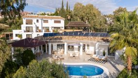 Villa for sale in El Herrojo, Benahavis