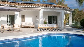 Villa for sale in El Herrojo, Benahavis