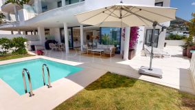 Luxury 3 bed garden villa in Higuerón West