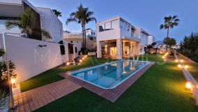 Villa for sale in La Alqueria, Benahavis