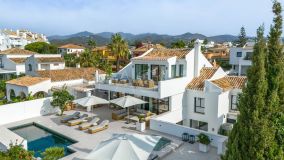 Villa for sale in Las Chapas, Marbella Öst