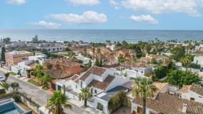 Villa for sale in Las Chapas, Marbella Öst