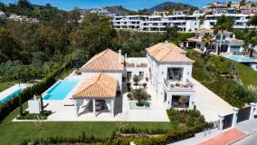 Villa for sale in Les Belvederes, Nueva Andalucia