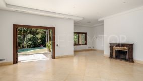 5 bedrooms villa in Altos de Puente Romano for sale