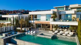 Villa for sale in El Herrojo, Benahavis