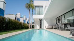 For sale Rio Verde Playa villa with 5 bedrooms